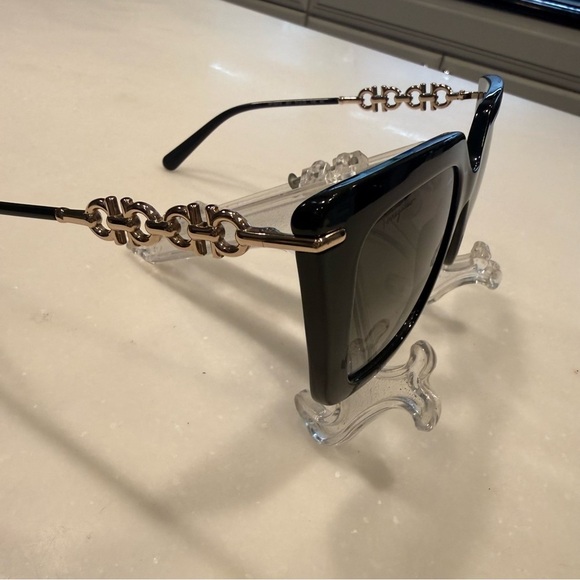 Salvatore Ferragamo SF1041S-001 Sunglasses 51mm 100% Authentic main image 5